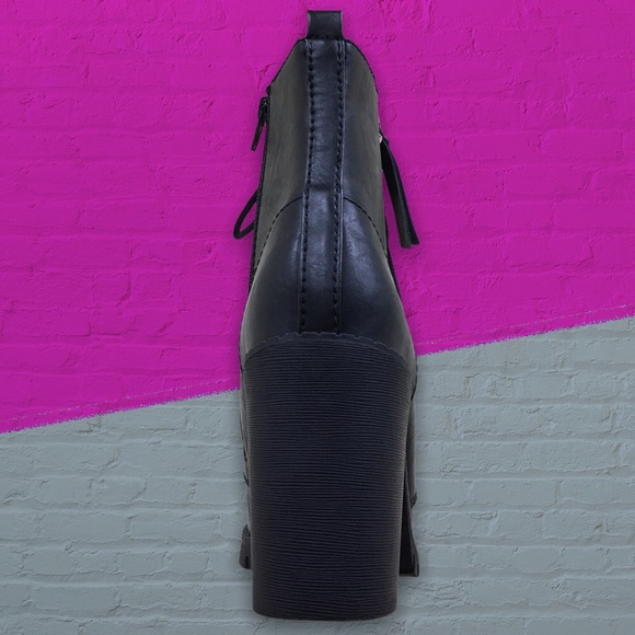 Soda Lug Sole Lace-up Heel Combat Ankle Bootie - Picture 8 of 15